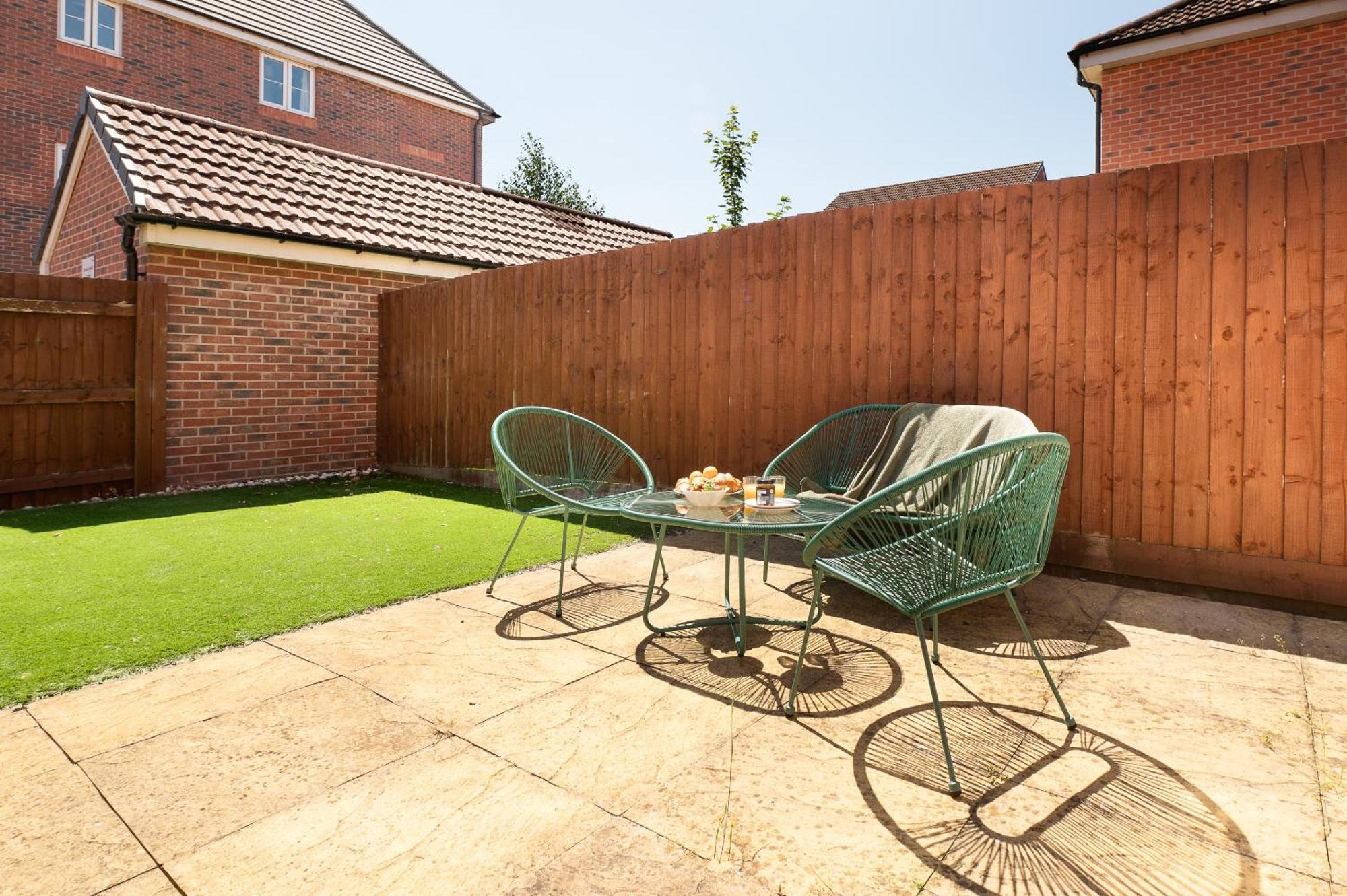 Spacious 4 Bedroom, Perfect For Contractors, Families, Private Parking Royal Wootton Bassett Luaran gambar