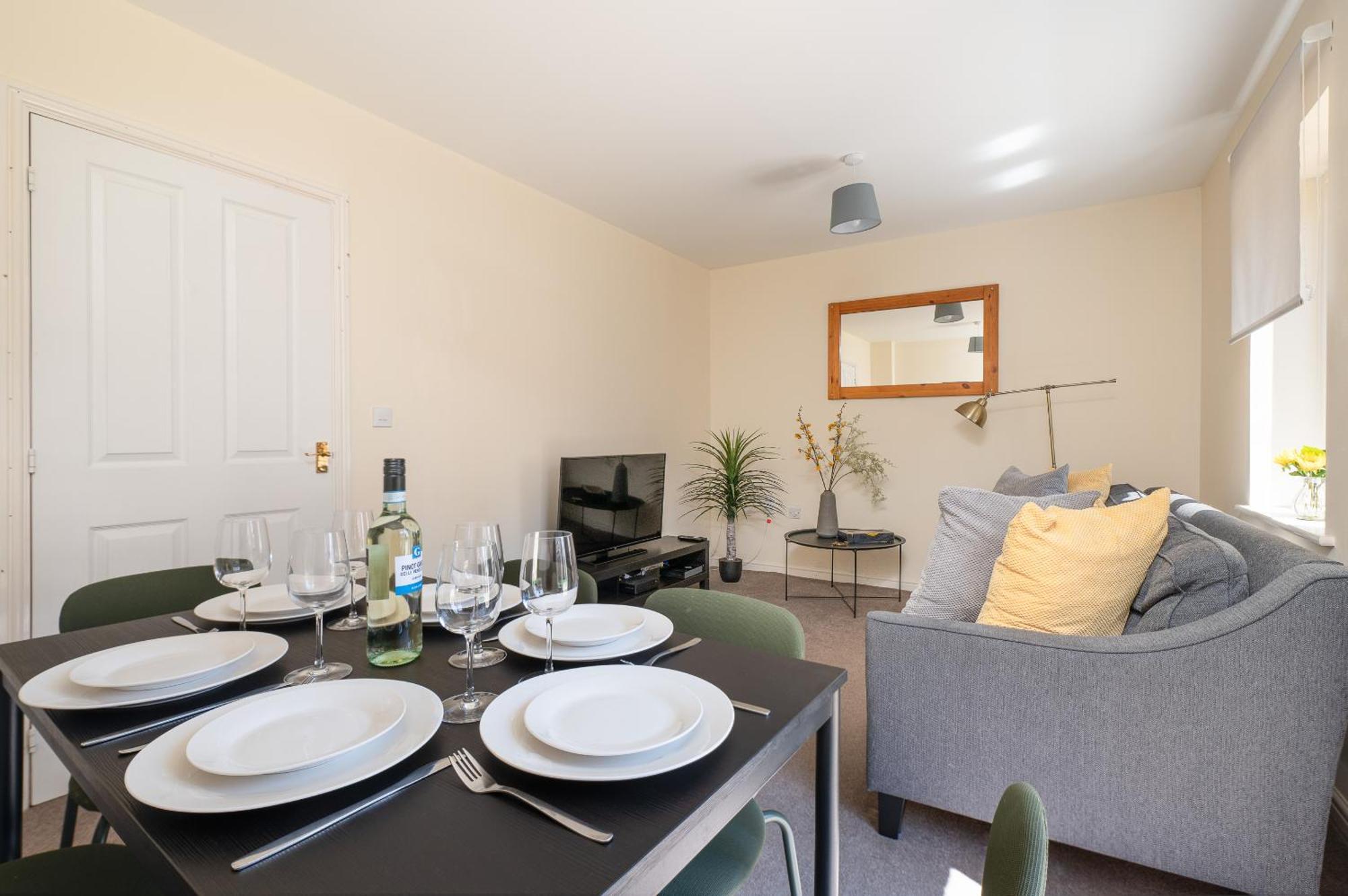 Spacious 4 Bedroom, Perfect For Contractors, Families, Private Parking Royal Wootton Bassett Luaran gambar